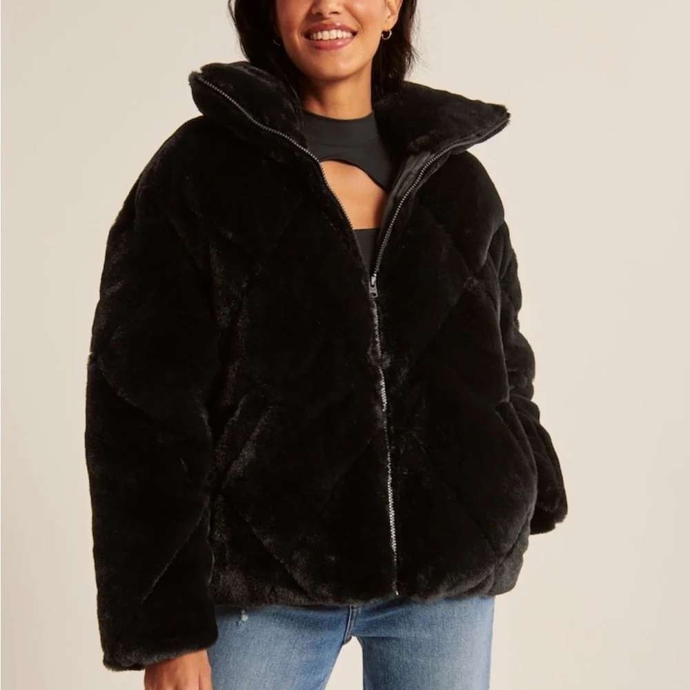 NWT Oversized Quilted Winter Abercrombie & Fitch Black Faux Fur Puffer Jacket S
